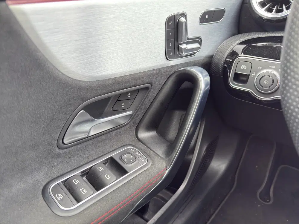 Mercedes-Benz A-Klasse 250 e AMG Line Panoramadak uit 2023, foto 13