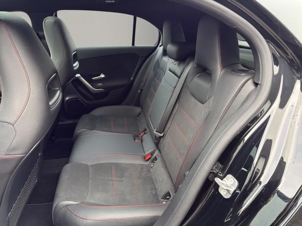Mercedes-Benz A-Klasse 250 e AMG Line Panoramadak uit 2023, foto 14