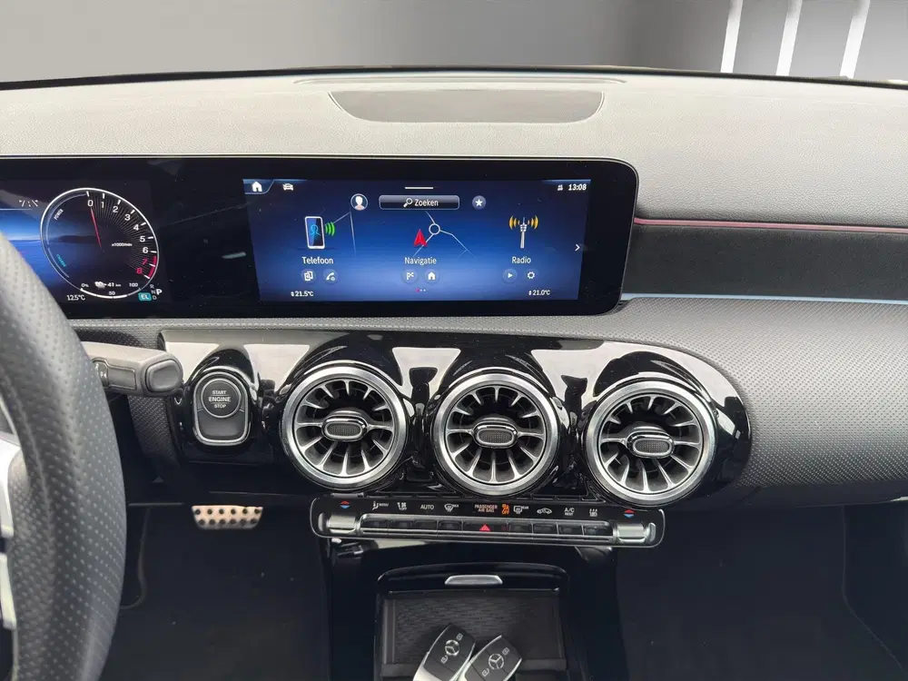 Mercedes-Benz A-Klasse 250 e AMG Line Panoramadak uit 2023, foto 16