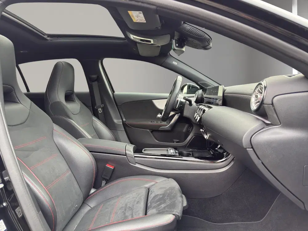 Mercedes-Benz A-Klasse 250 e AMG Line Panoramadak uit 2023, foto 17
