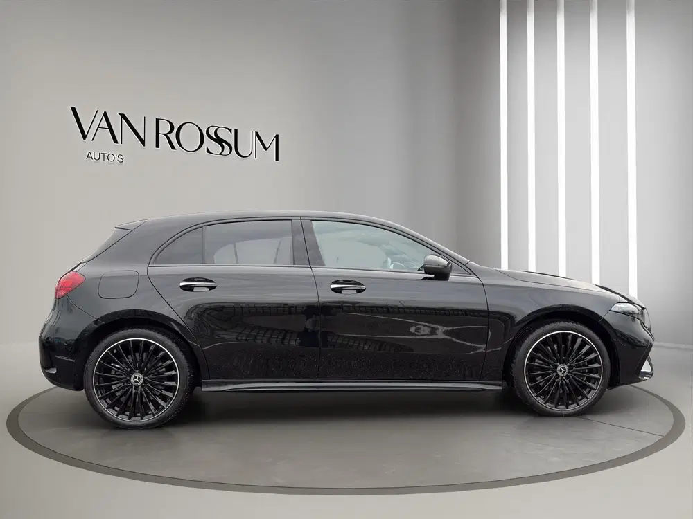 Mercedes-Benz A-Klasse 250 e AMG Line Panoramadak uit 2023, foto 2