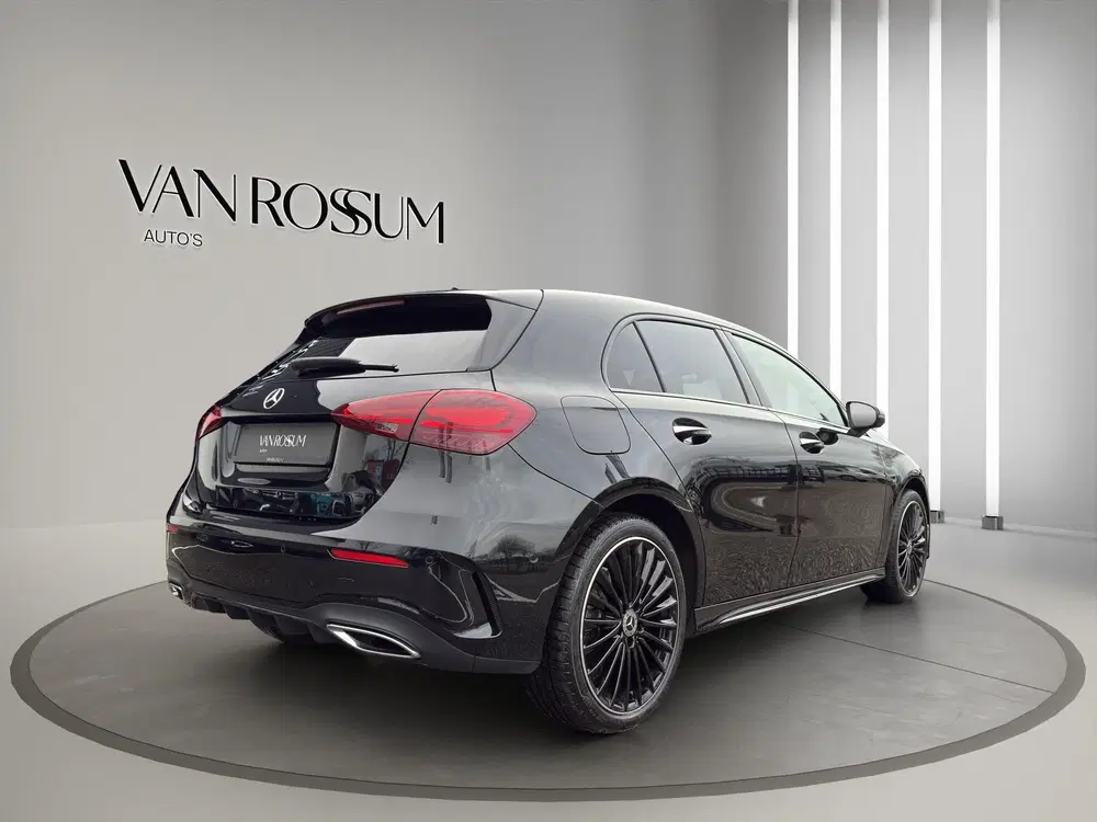 Mercedes-Benz A-Klasse 250 e AMG Line Panoramadak uit 2023, foto 3
