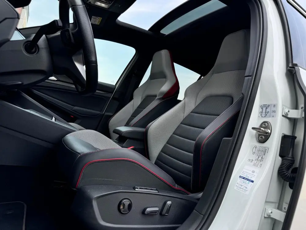 Volkswagen Golf 2.0 TSI GTI Pano/Camera/Matrix uit 2022, foto 11