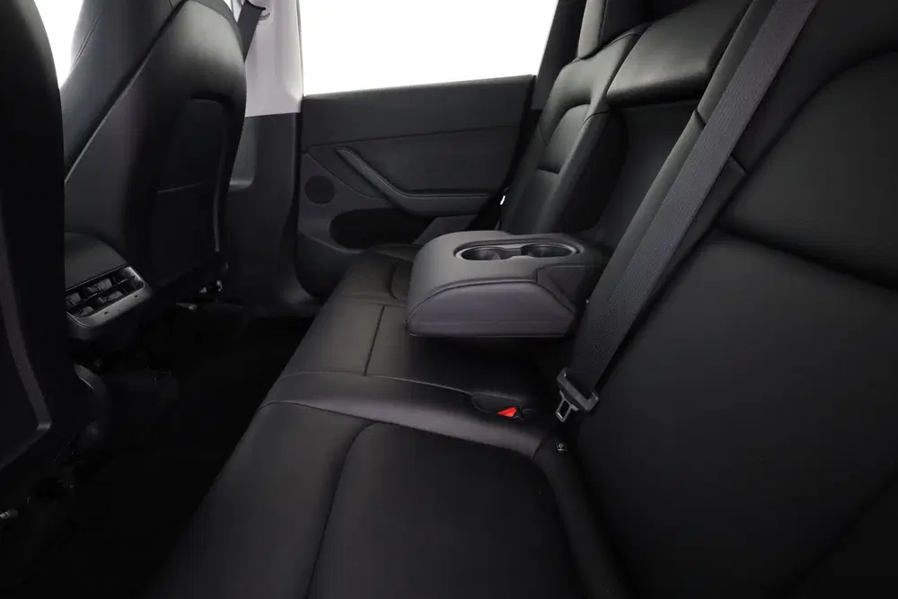 Tesla Model Y Performance AWD 75 kWh uit 2022, foto 14
