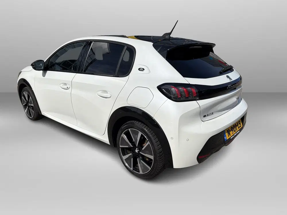 Peugeot 208 EV GT 50 kWh Panorama uit 2021, foto 10