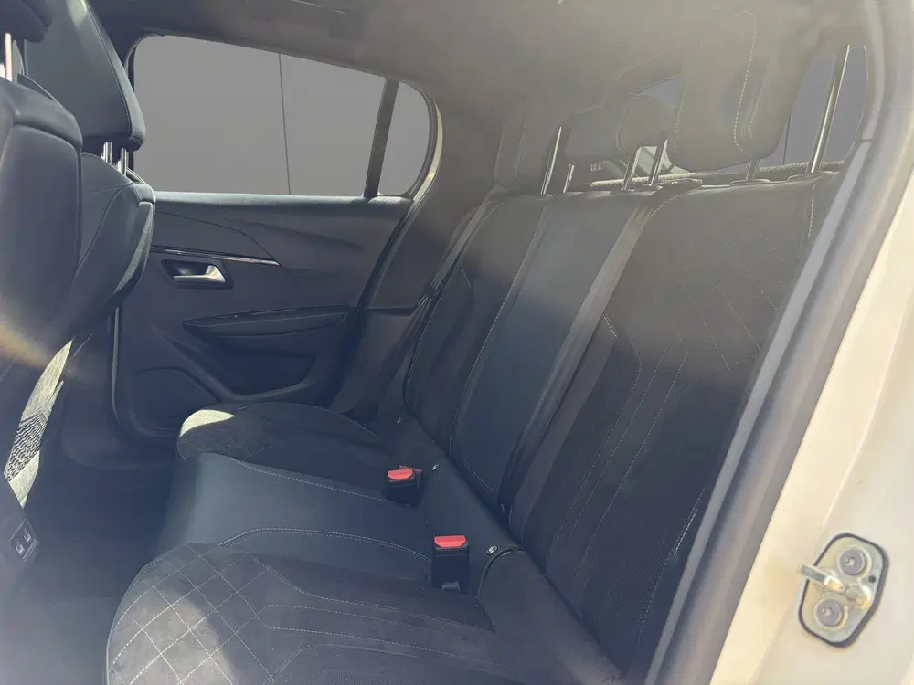 Peugeot 208 EV GT 50 kWh Panorama uit 2021, foto 11