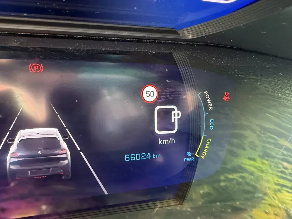 Peugeot 208 EV GT 50 kWh Panorama uit 2021, foto 15