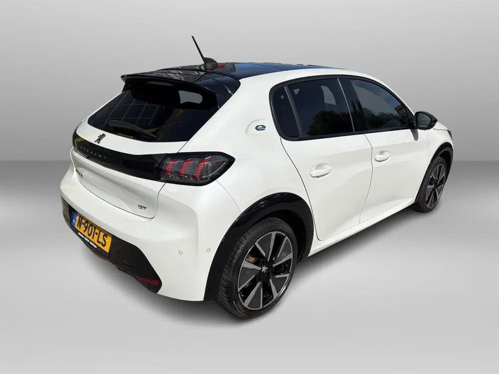 Peugeot 208 EV GT 50 kWh Panorama uit 2021, foto 6