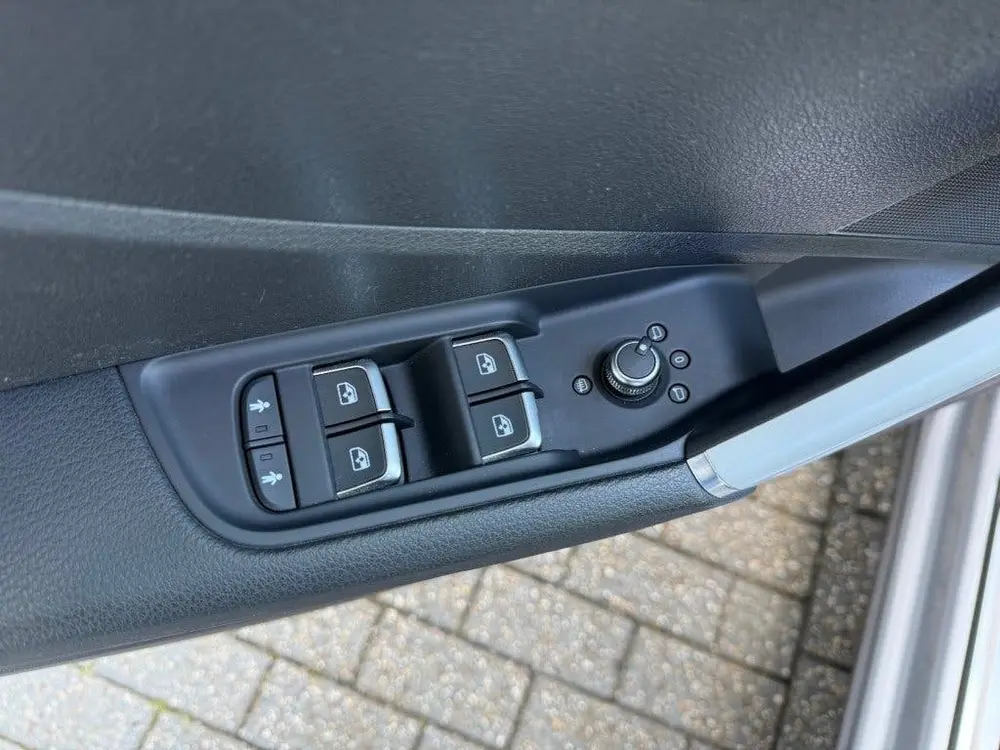 Audi Q2 35 TFSI CoD Design uit 2019, foto 16