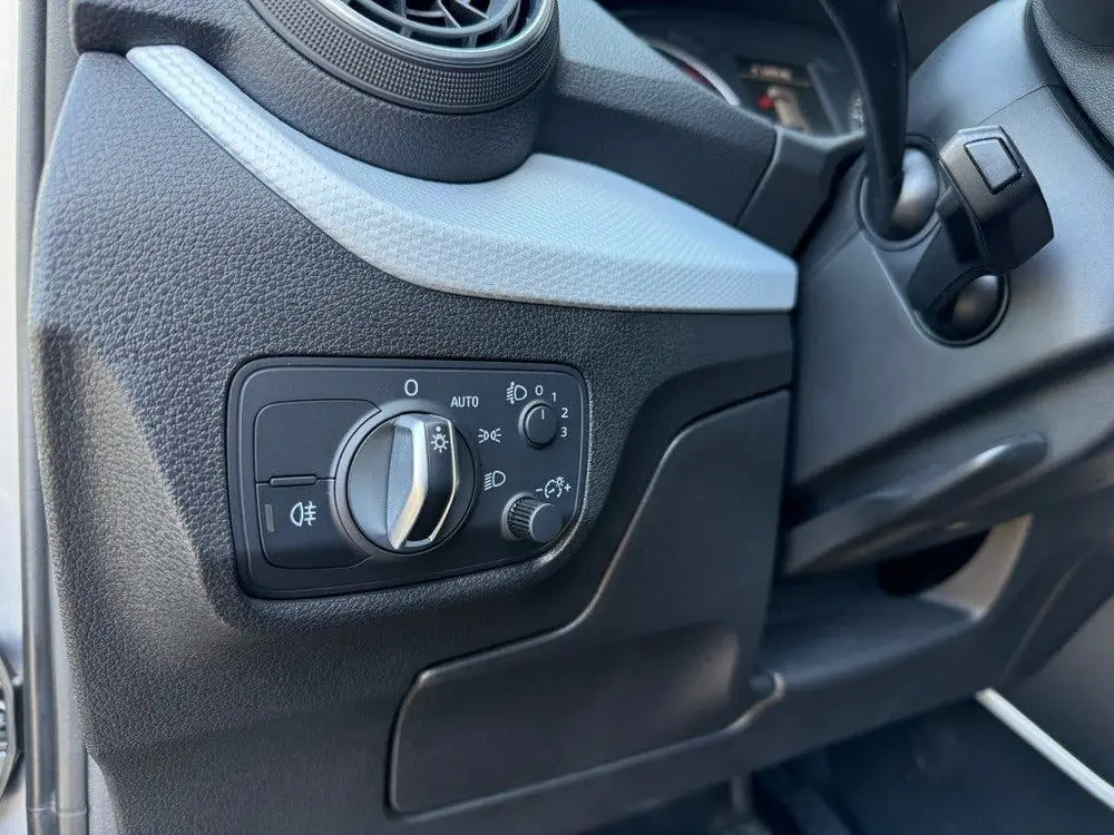 Audi Q2 35 TFSI CoD Design uit 2019, foto 17