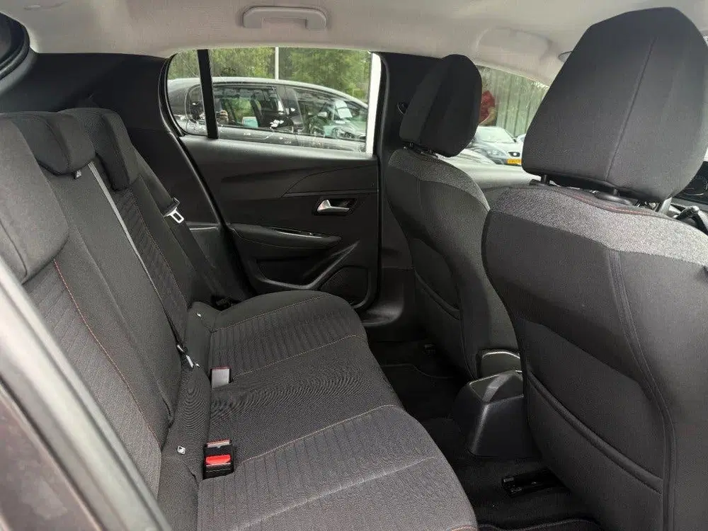 Peugeot 208 1.2 PureTech Active Pack uit 2020, foto 18