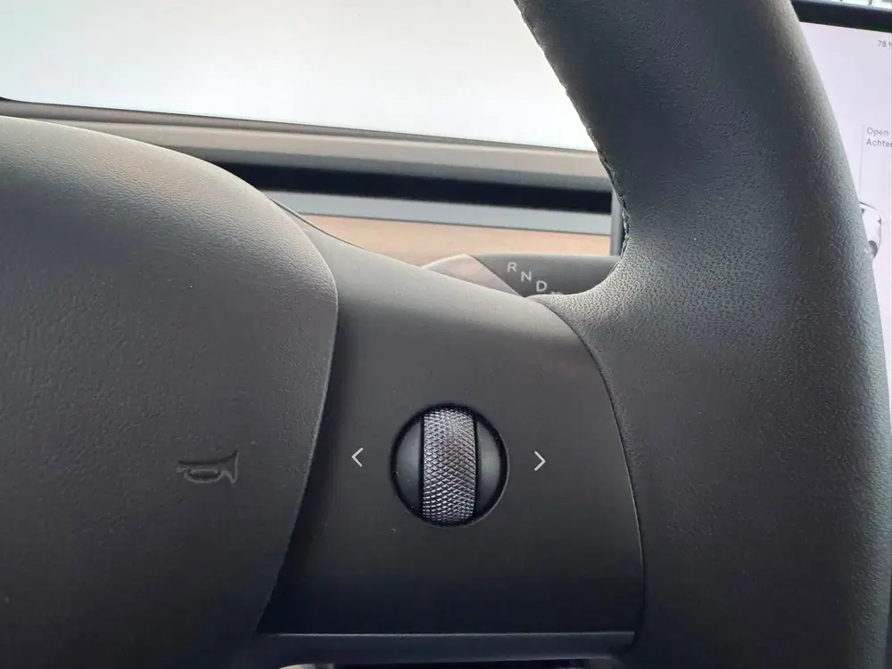 Tesla Model Y Long Range AWD 75 kWh uit 2023, foto 11