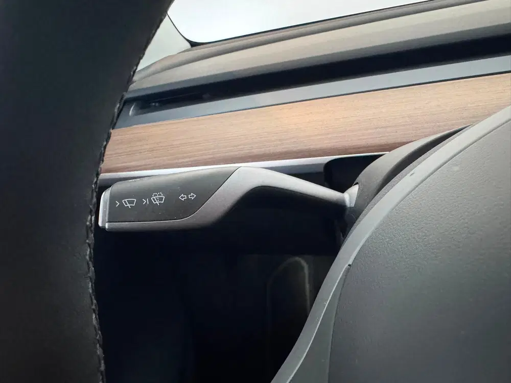 Tesla Model Y Long Range AWD 75 kWh uit 2023, foto 9