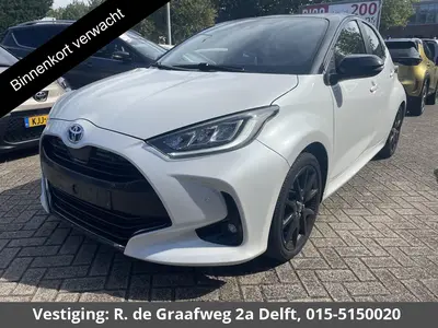 Toyota Yaris 1.5 Hybrid Executive Bi-Tone uit 2022
