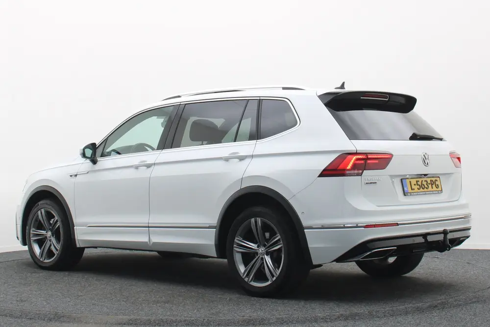 Volkswagen Tiguan Allspace 1.5 TSI DSG Highline Business R-L uit 2021, foto 3