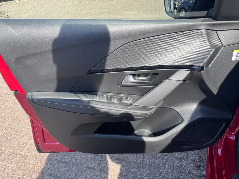 Peugeot 208 EV GT 50 kWh uit 2023, foto 9