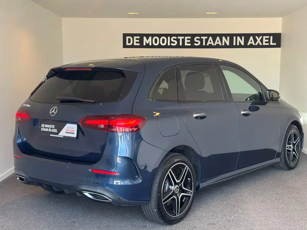 Mercedes-Benz B-Klasse 250 e AMG Line uit 2024, foto 3