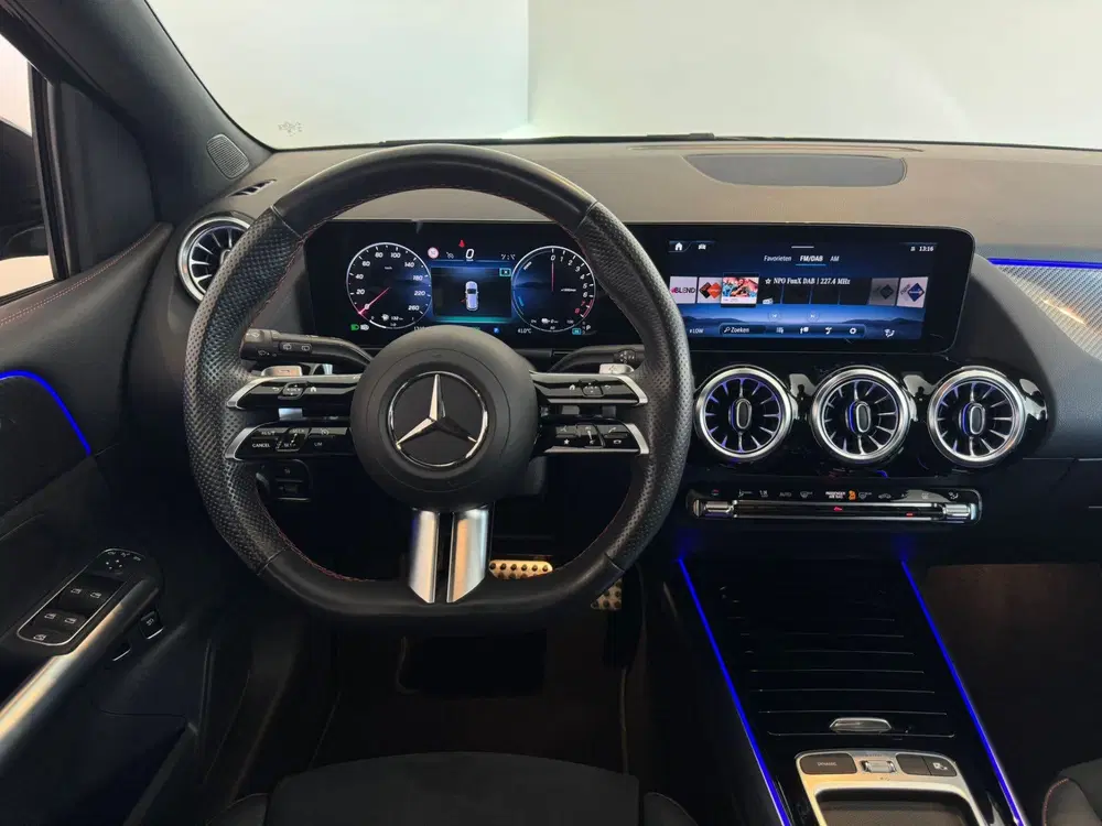 Mercedes-Benz B-Klasse 250 e AMG Line uit 2024, foto 6