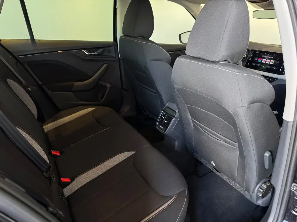 Skoda Kamiq 1.0 TSI Business Edition uit 2025, foto 19