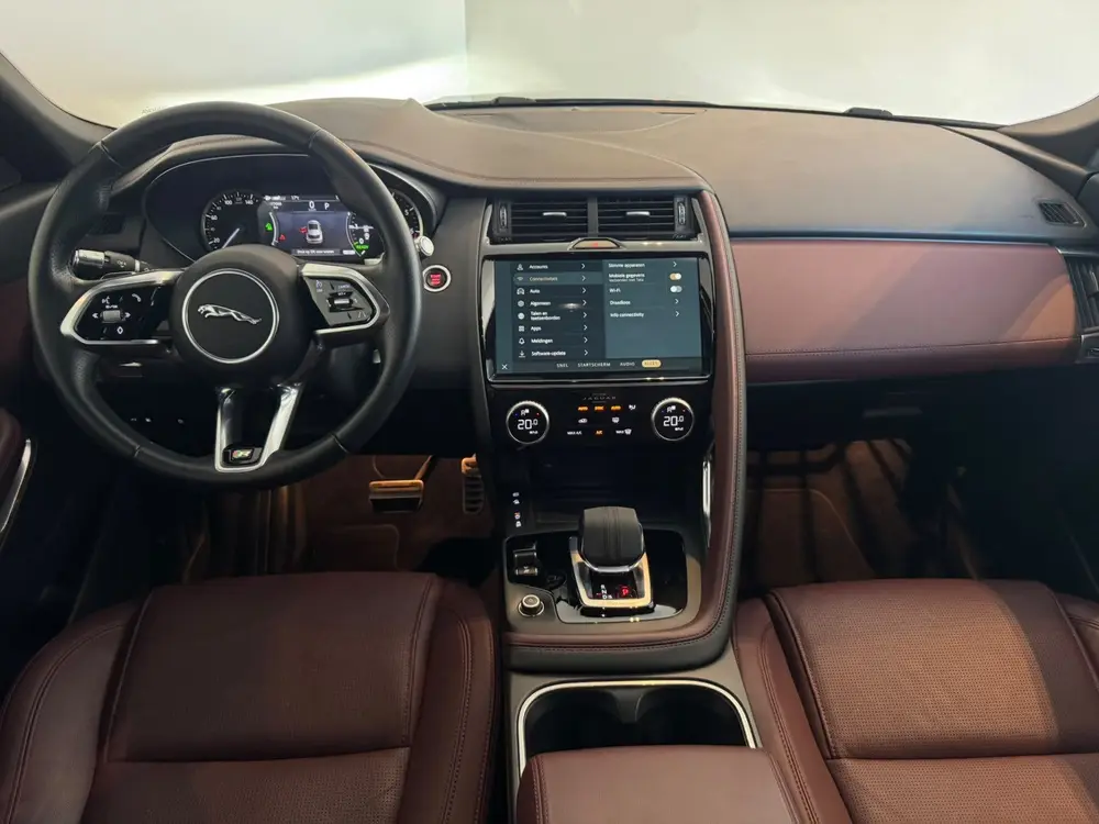 Jaguar E-Pace 1.5 P300e AWD R-Dynamic S uit 2022, foto 6