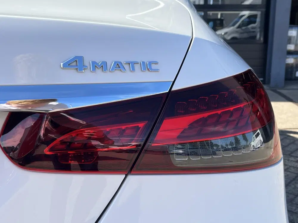 Mercedes-Benz E-Klasse 300 e 4MATIC AMG Line uit 2023, foto 11