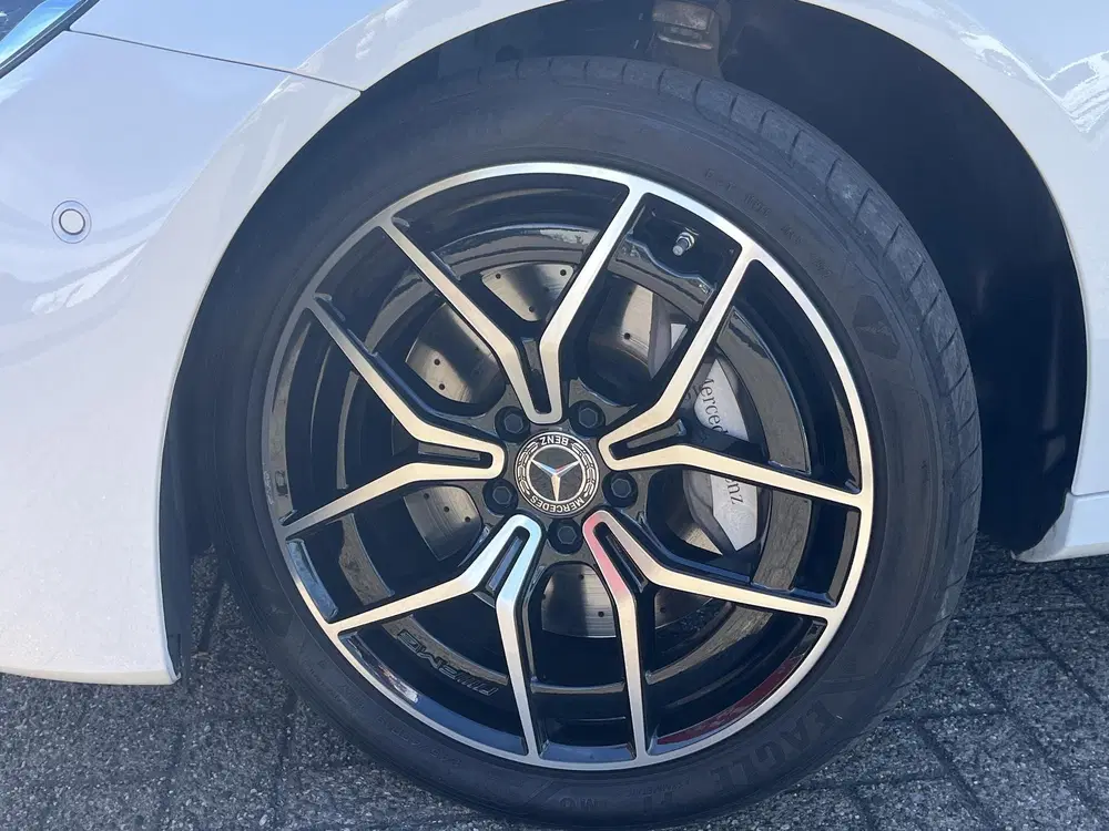 Mercedes-Benz E-Klasse 300 e 4MATIC AMG Line uit 2023, foto 3