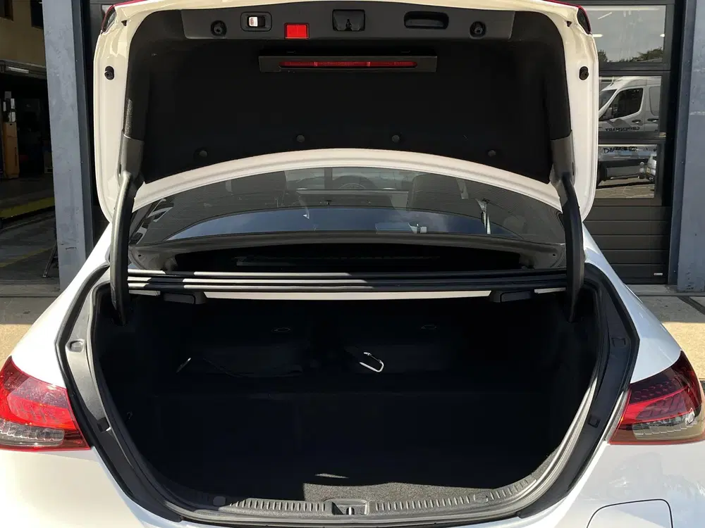 Mercedes-Benz E-Klasse 300 e 4MATIC AMG Line uit 2023, foto 8