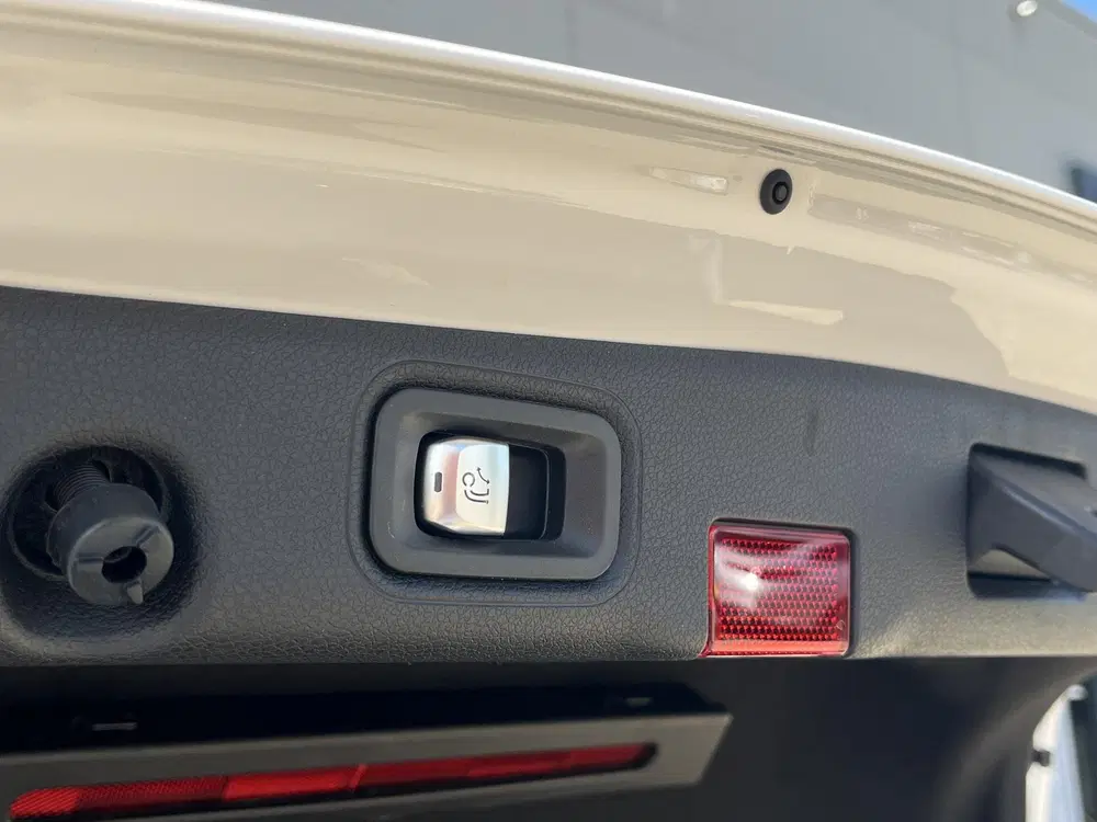 Mercedes-Benz E-Klasse 300 e 4MATIC AMG Line uit 2023, foto 9
