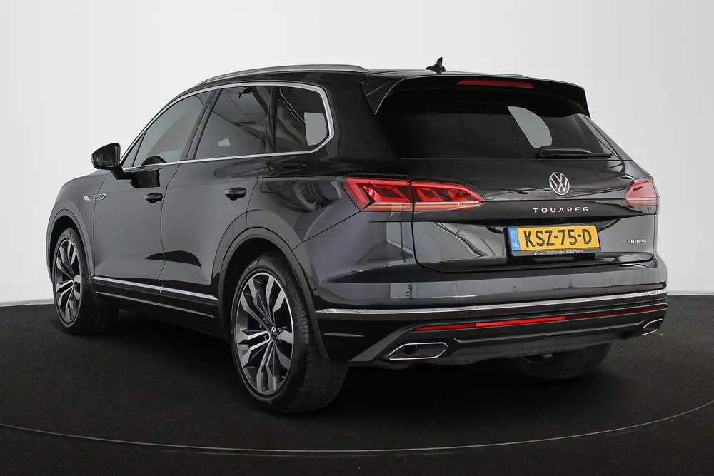 Volkswagen Touareg 3.0 TSi eHybrid 4MOTION Luchtvering Panor uit 2022, foto 4