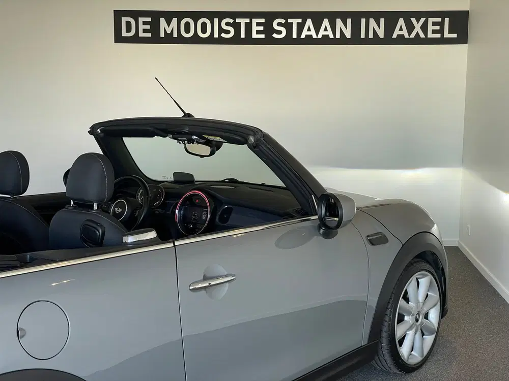 Mini Cabrio 1.5 Cooper Classic uit 2021, foto 12