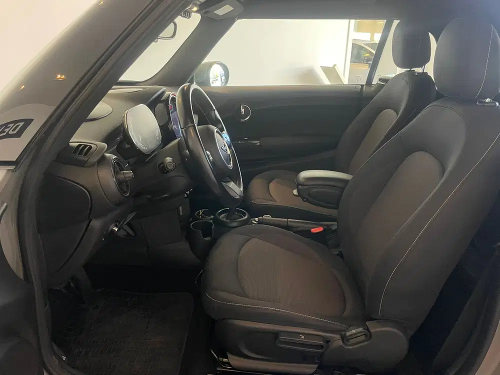 Mini Cabrio 1.5 Cooper Classic uit 2021, foto 19