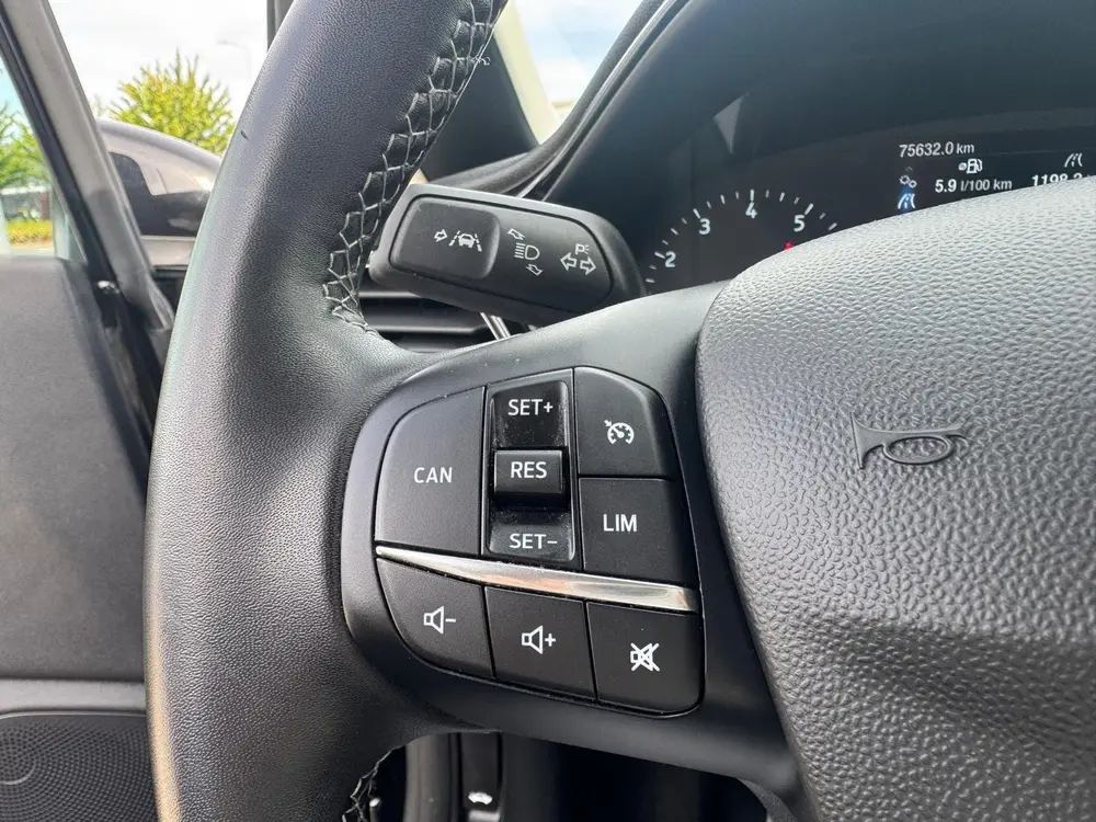 Ford Fiesta 1.0 EcoBoost Titanium uit 2022, foto 10