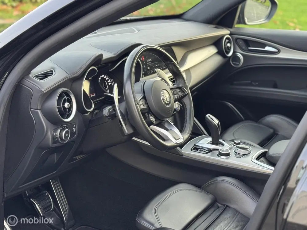 Alfa Romeo Stelvio 2.0 T AWD Veloce Pano Keyless H uit 2021, foto 16