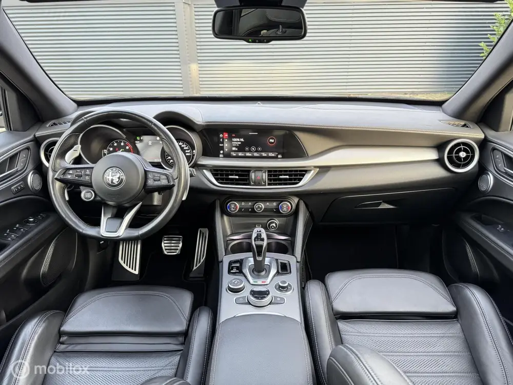 Alfa Romeo Stelvio 2.0 T AWD Veloce Pano Keyless H uit 2021, foto 17
