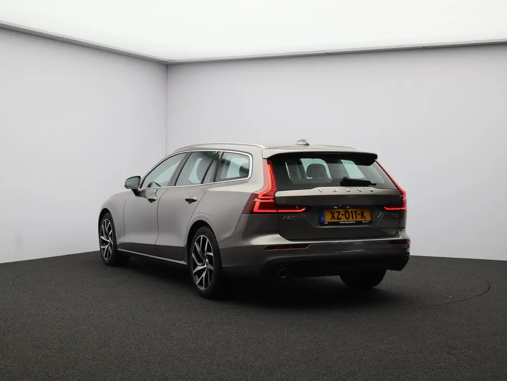 Volvo V60 2.0 T5 Momentum Pro uit 2019, foto 19