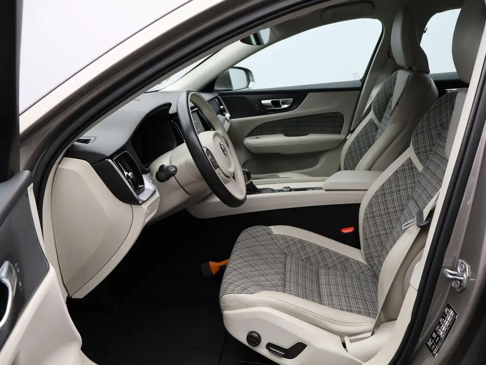 Volvo V60 2.0 T5 Momentum Pro uit 2019, foto 5