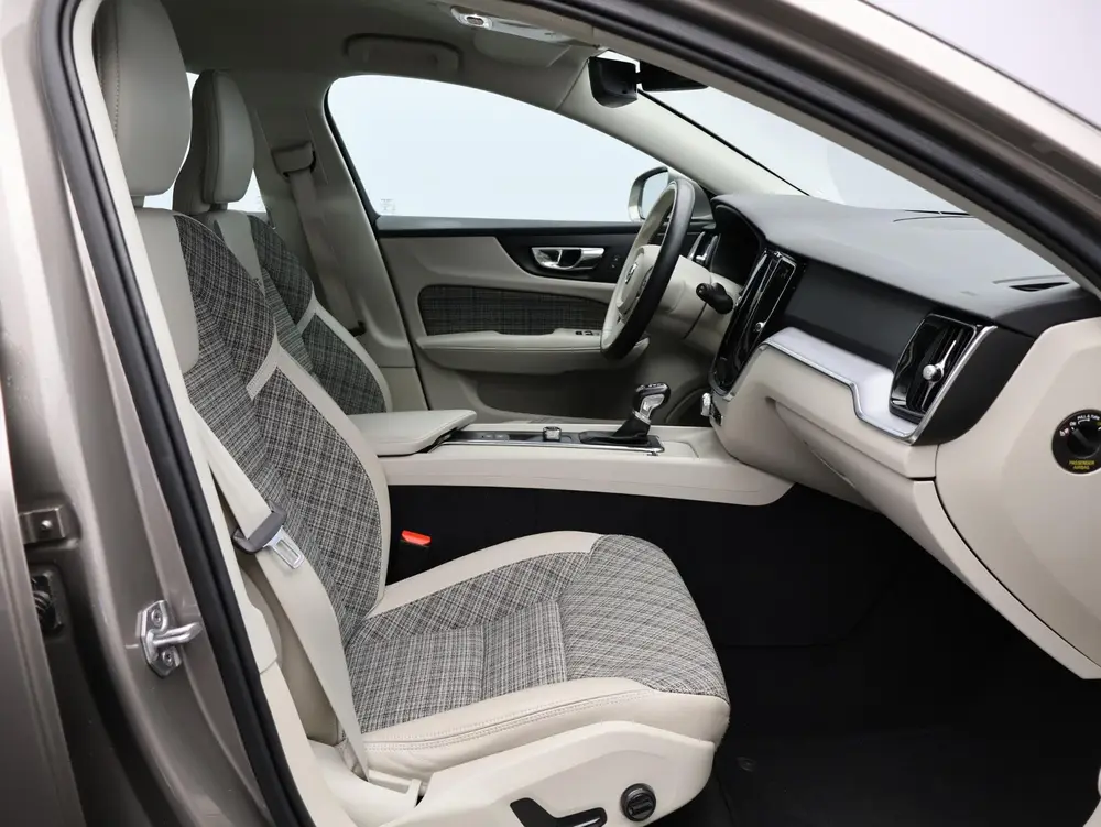 Volvo V60 2.0 T5 Momentum Pro uit 2019, foto 8