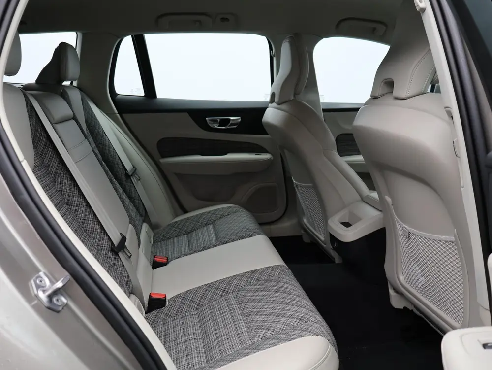 Volvo V60 2.0 T5 Momentum Pro uit 2019, foto 9