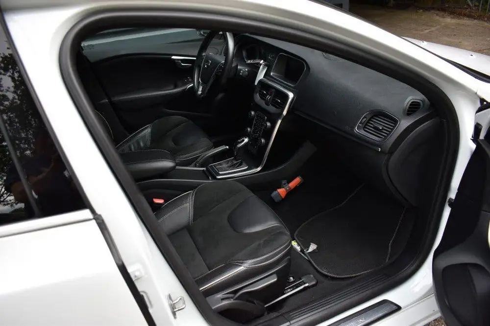 Volvo V40 1.5 T3 R-DESIGN SPORT AUTOMAAT PANODAK BJ uit 2019, foto 14
