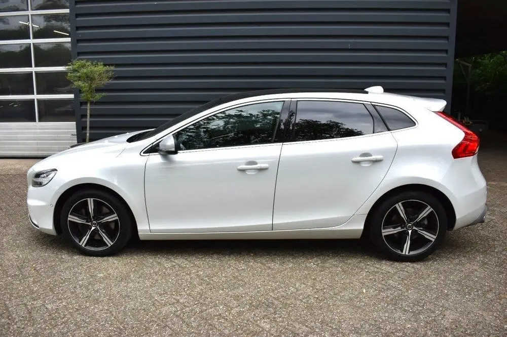 Volvo V40 1.5 T3 R-DESIGN SPORT AUTOMAAT PANODAK BJ uit 2019, foto 2