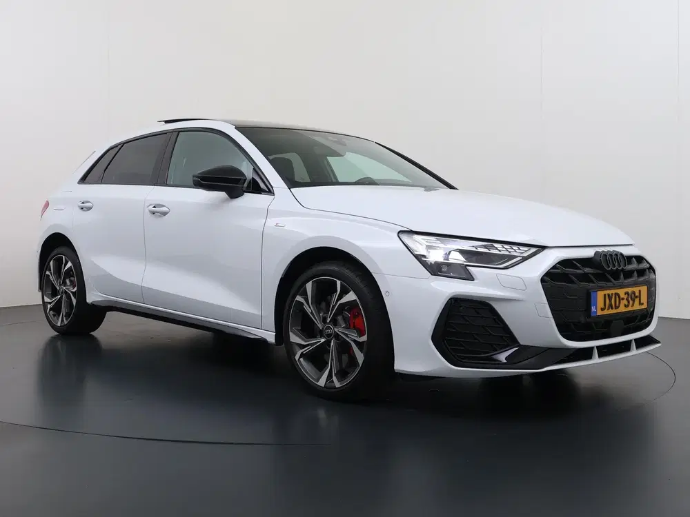 Audi A3 45 TFSI e S edition Competition 272pk PHEV uit 2025, foto 3