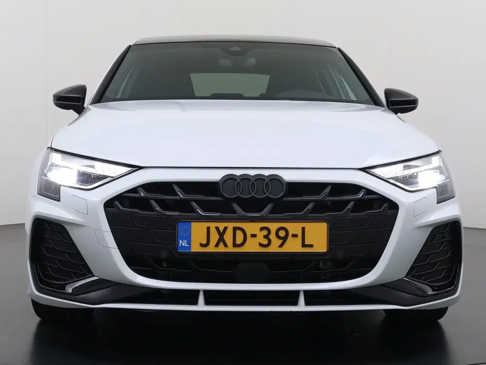 Audi A3 45 TFSI e S edition Competition 272pk PHEV uit 2025, foto 4