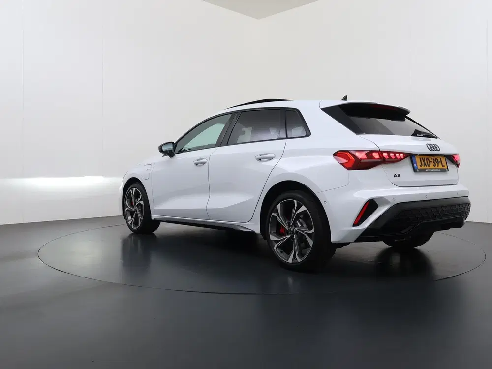 Audi A3 45 TFSI e S edition Competition 272pk PHEV uit 2025, foto 6