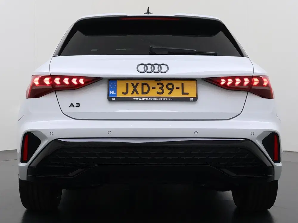 Audi A3 45 TFSI e S edition Competition 272pk PHEV uit 2025, foto 7