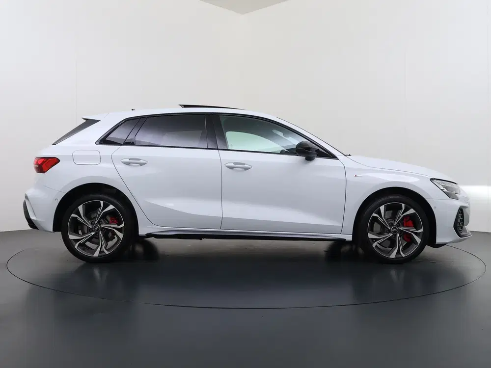 Audi A3 45 TFSI e S edition Competition 272pk PHEV uit 2025, foto 9
