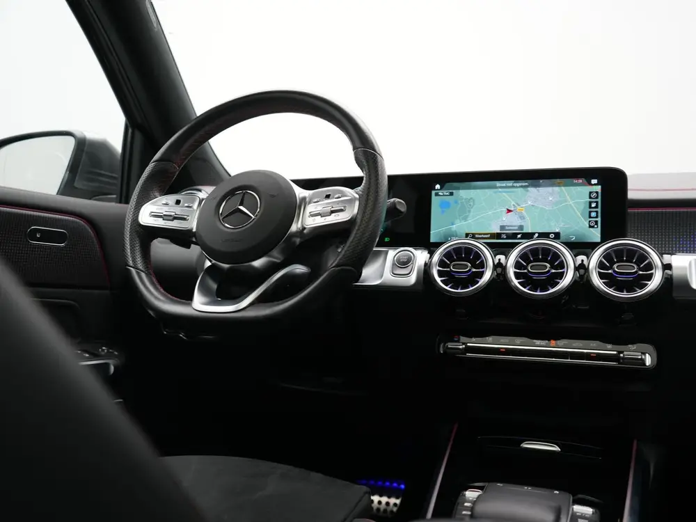 Mercedes-Benz EQB 350 4MATIC AMG Line 70 kWh 293pk Dealer O. uit 2022, foto 9
