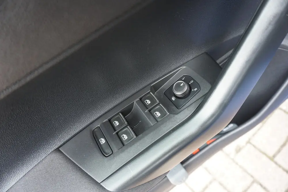 Volkswagen Polo 1.0 TSI Highline Apple Carplay | ACC | ECC * uit 2022, foto 8