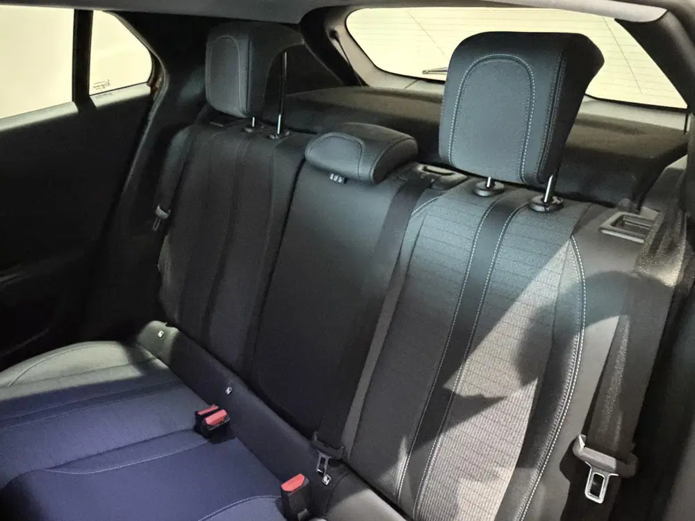 Peugeot 2008 PureTech 100 Allure Pack l Trekhaak l Navi uit 2022, foto 10