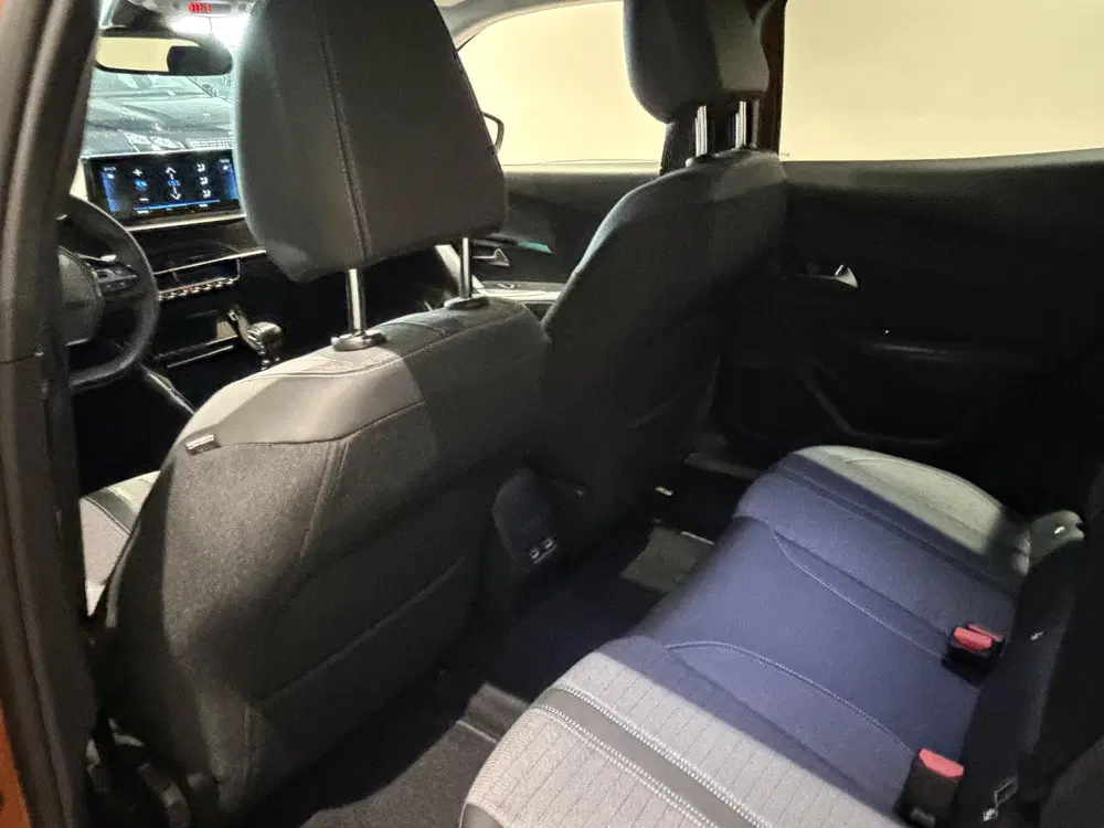 Peugeot 2008 PureTech 100 Allure Pack l Trekhaak l Navi uit 2022, foto 11
