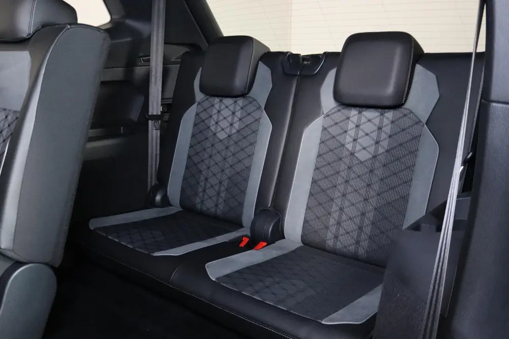 Volkswagen Tiguan Allspace 1.5 TSI R-Line Business+ 7-Persoo uit 2021, foto 6